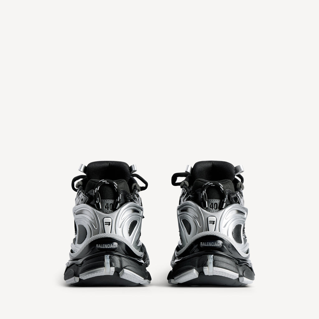 RUNNER SNEAKER IN BLACK/SILVER