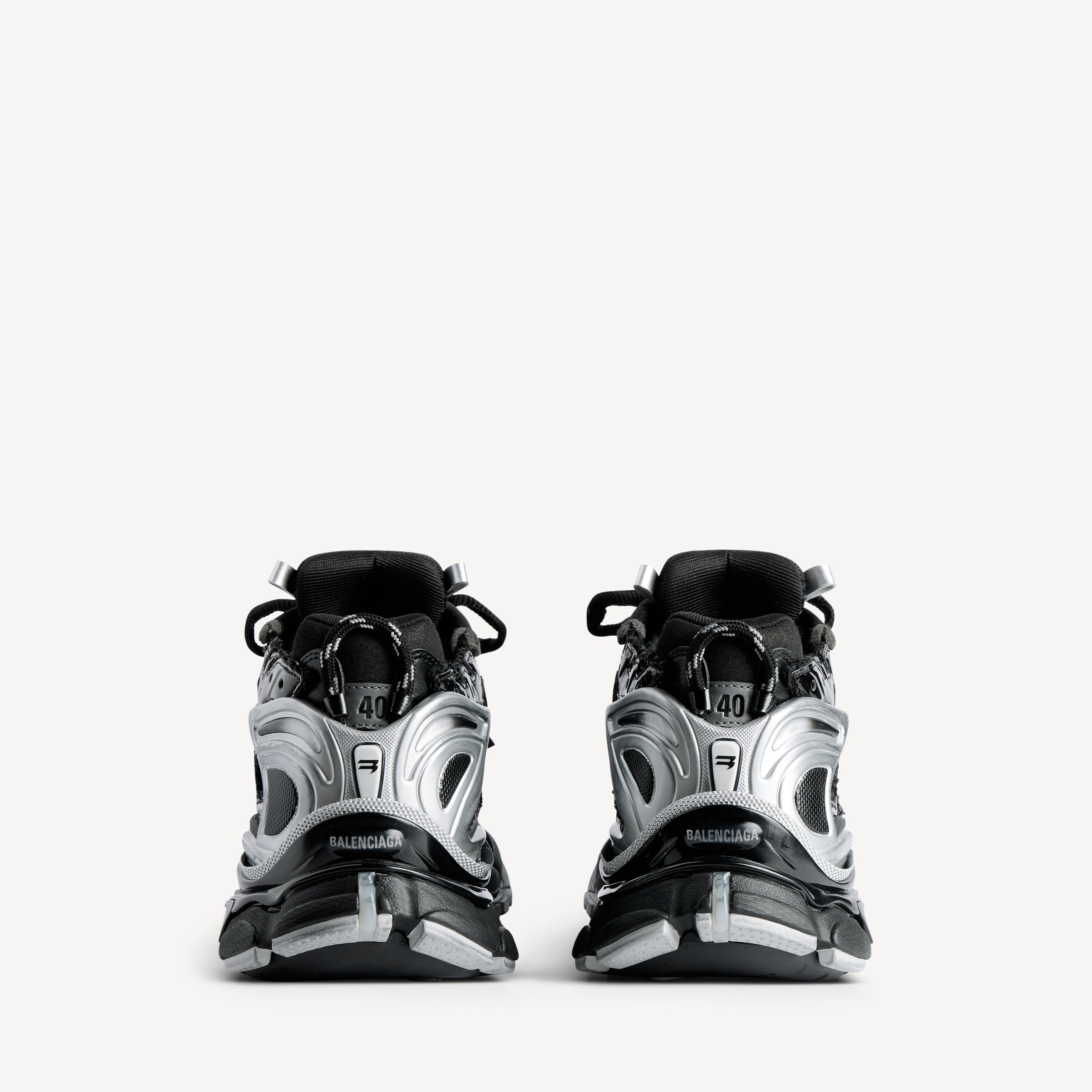 RUNNER SNEAKER IN BLACK/SILVER