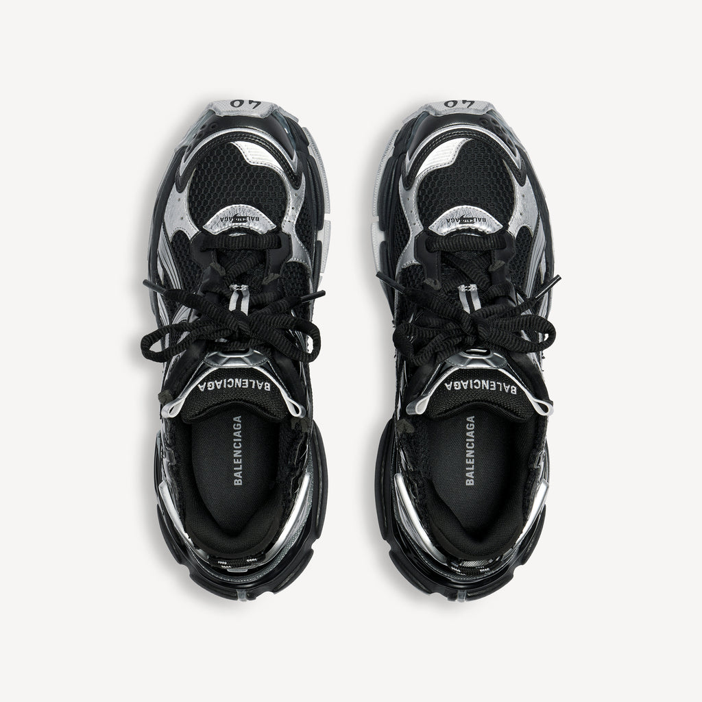 RUNNER SNEAKER IN BLACK/SILVER