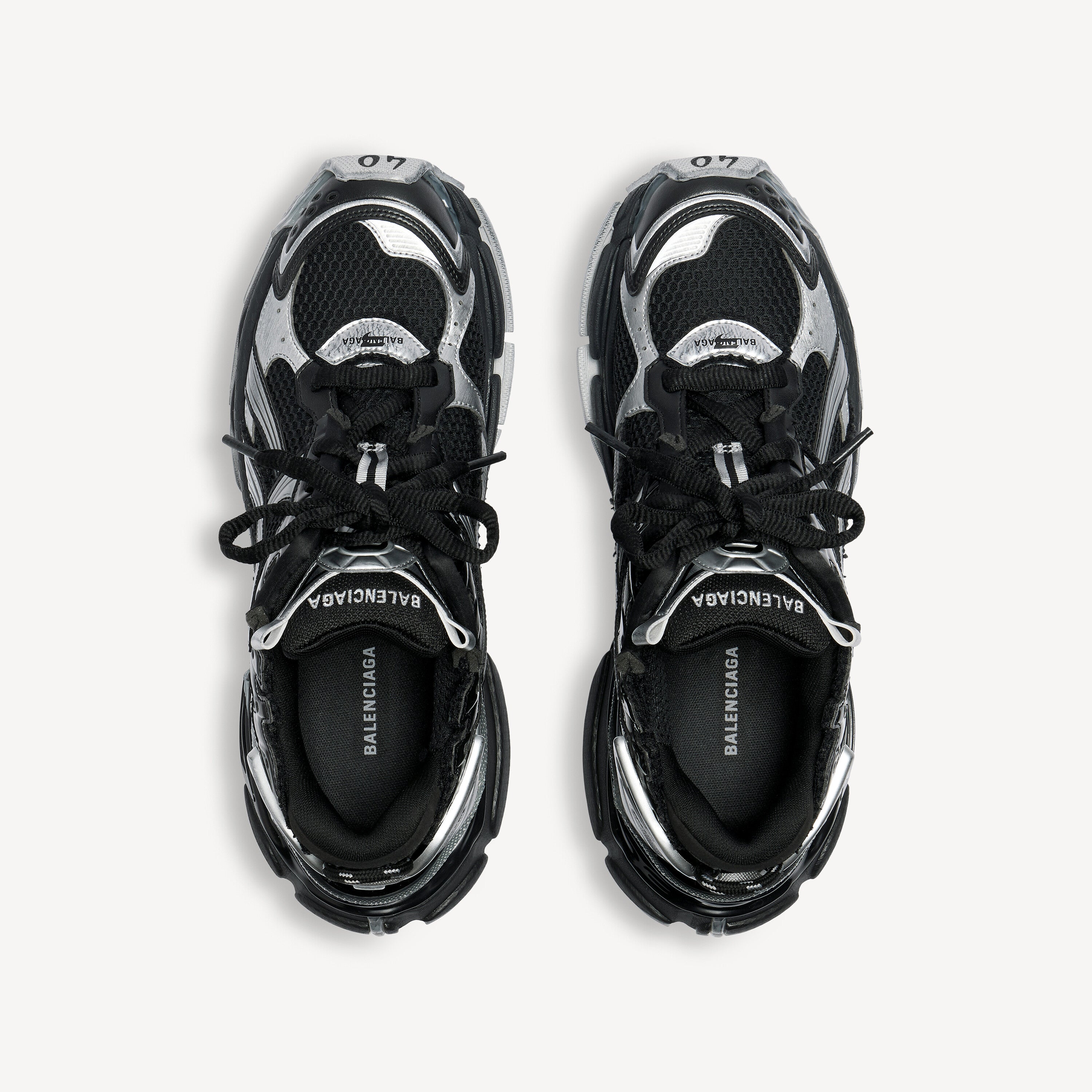 RUNNER SNEAKER IN BLACK/SILVER