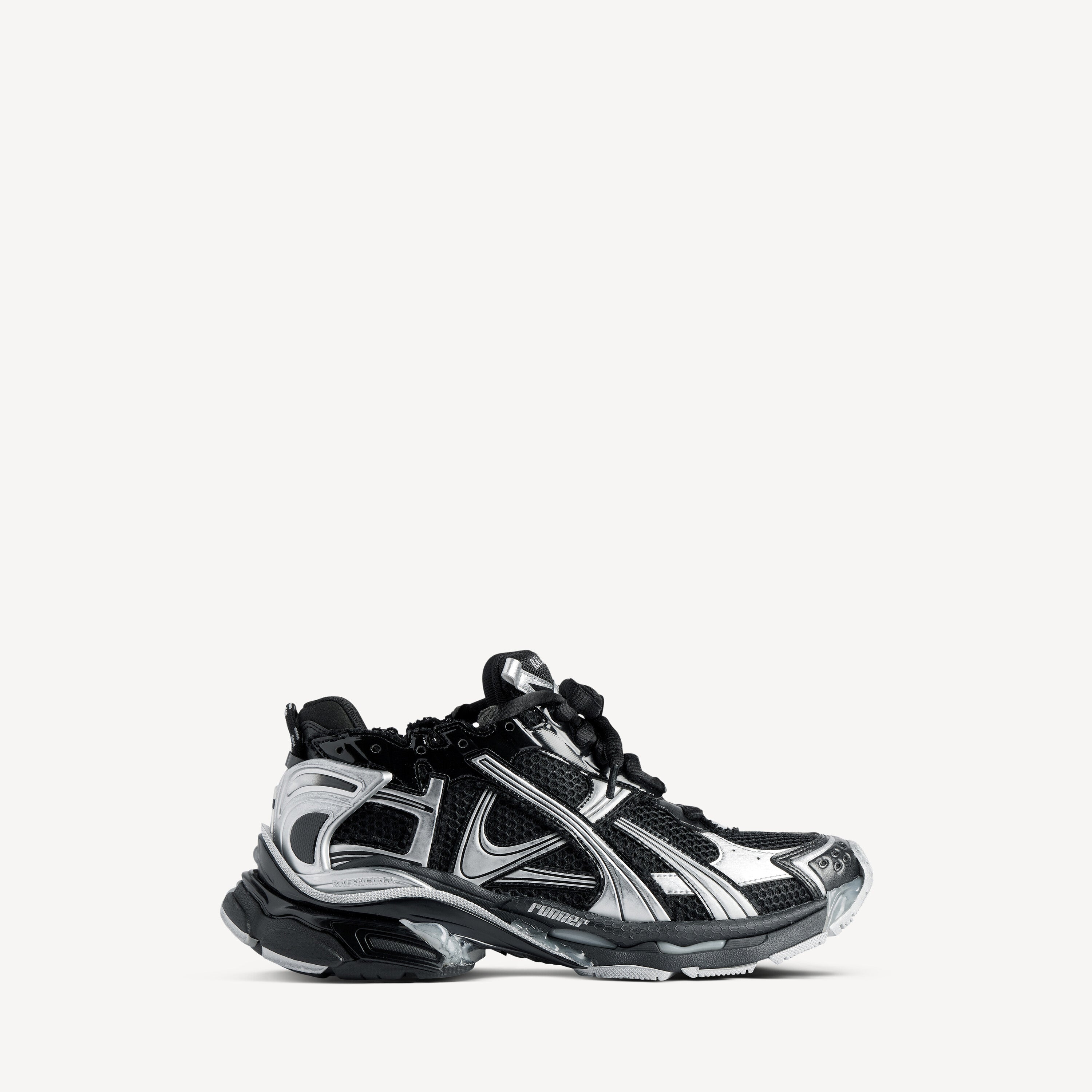 RUNNER SNEAKER IN BLACK/SILVER