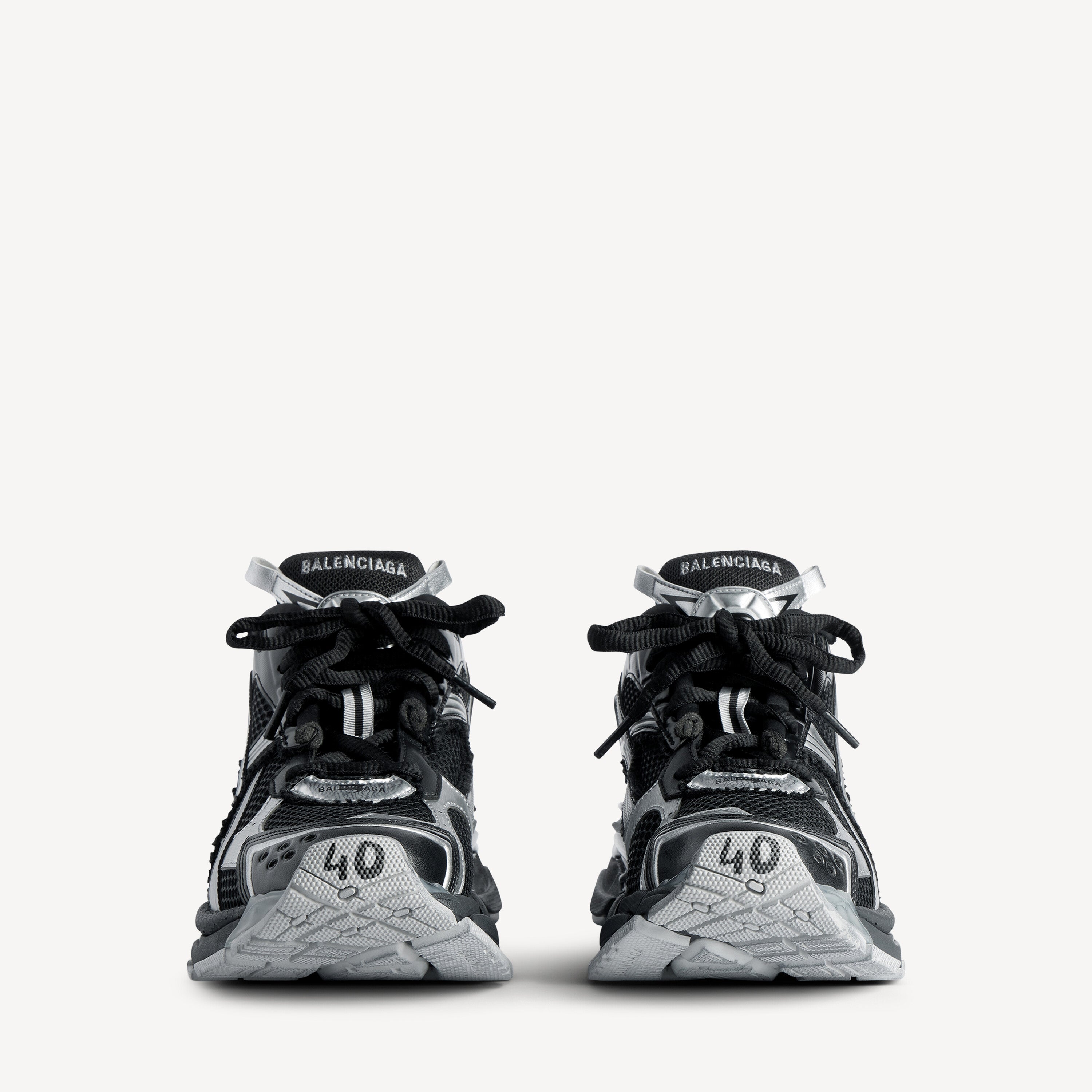 RUNNER SNEAKER IN BLACK/SILVER