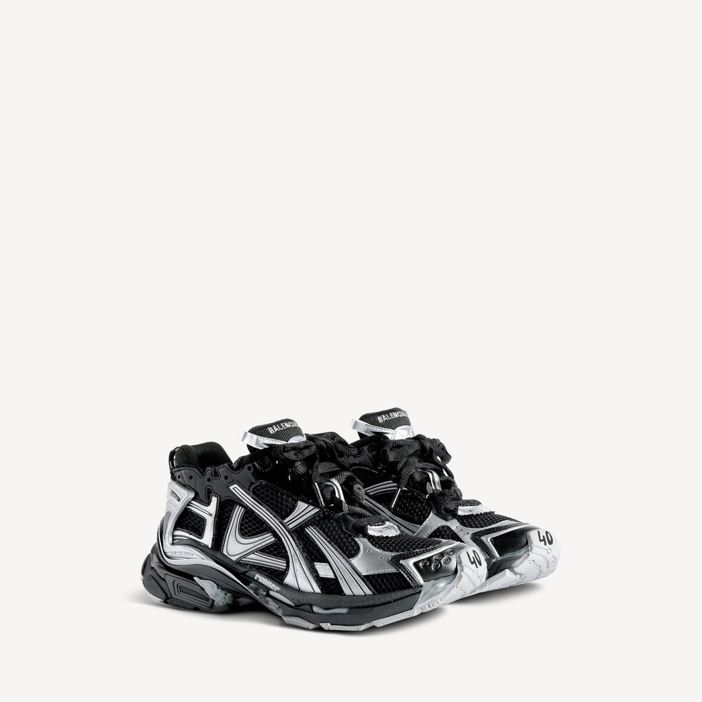RUNNER SNEAKER IN BLACK/SILVER